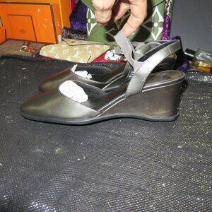 Life Stride Leanne Silver Metallic Comfort Wedges antifatigue size 9 Ankle Strap